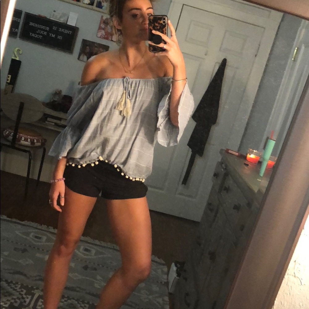 Off-the-shoulder long sleeve